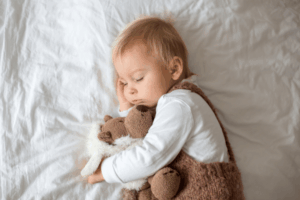 Instaurer une routine du soir apaisante pour les enfants